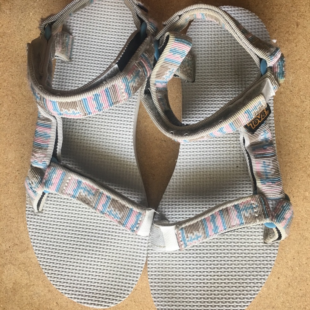 Teva sandals 🌸